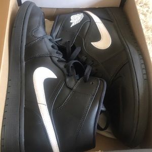 Nike Air Jordan 1 MID